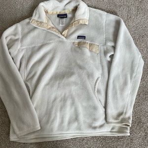 white patagonia sweatshirt